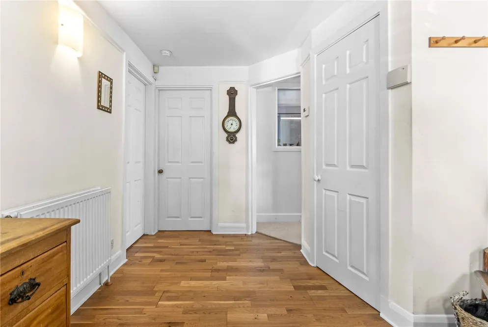 Property carousel item 9