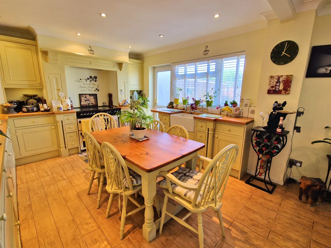 CARLTON PLACE, PORTHCAWL, CF36 3ET