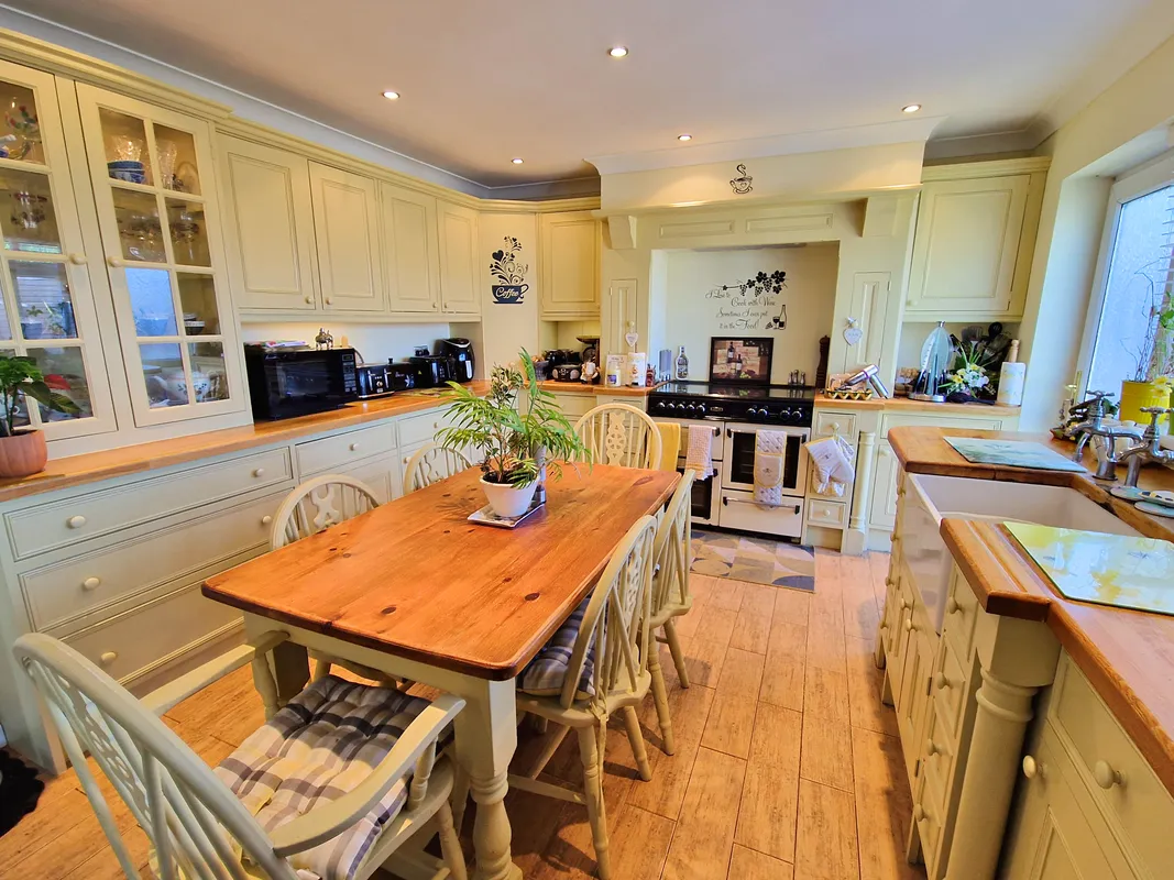 CARLTON PLACE, PORTHCAWL, CF36 3ET