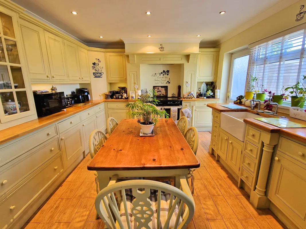 CARLTON PLACE, PORTHCAWL, CF36 3ET