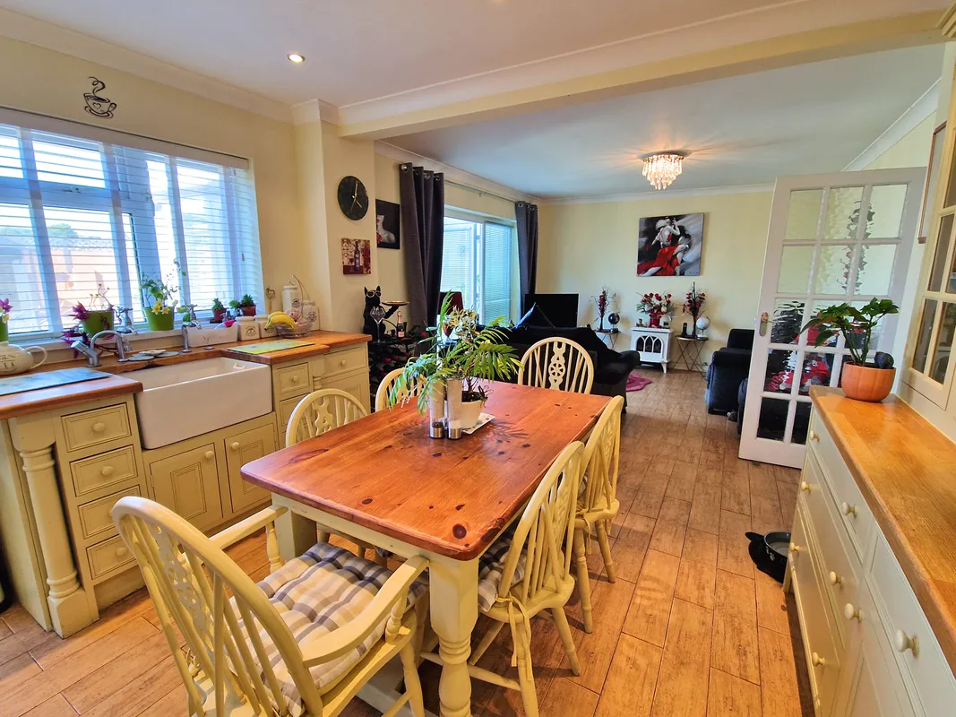 CARLTON PLACE, PORTHCAWL, CF36 3ET