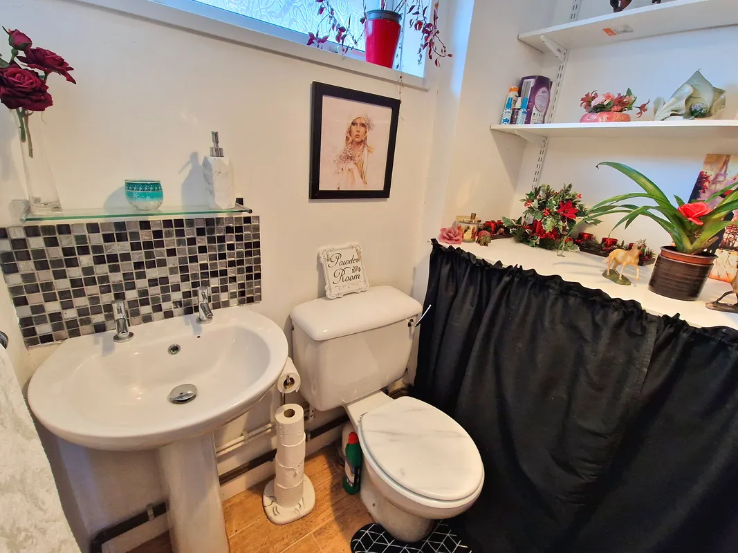 CARLTON PLACE, PORTHCAWL, CF36 3ET