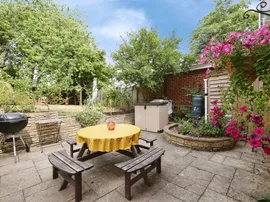 Broadlands Close, Salisbury thumb 2