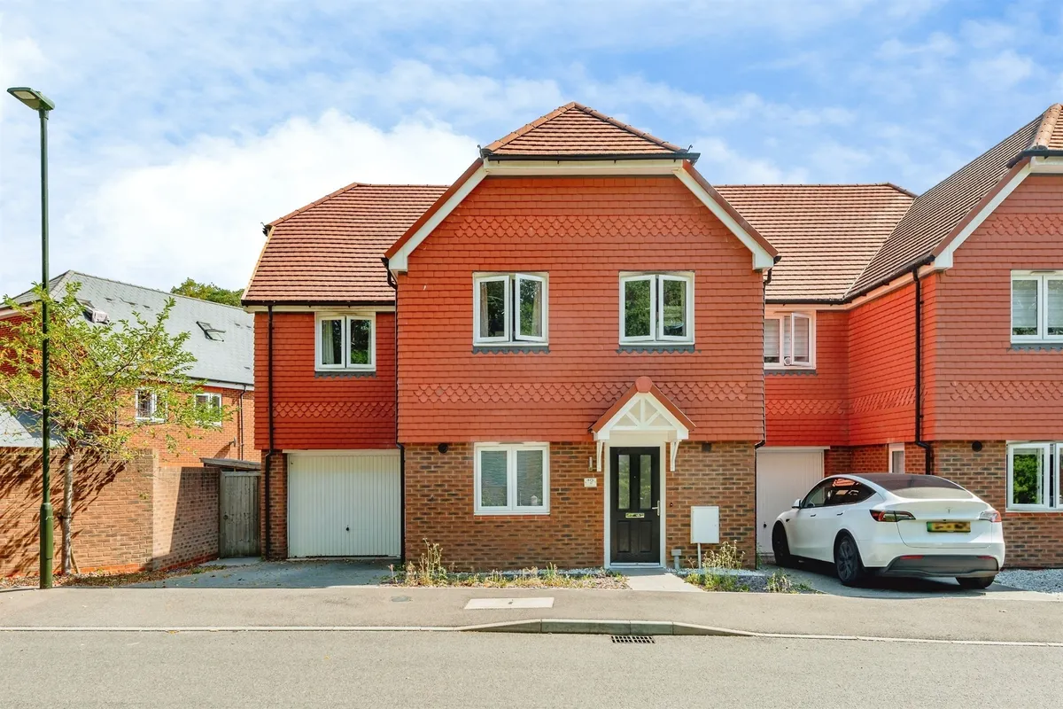 Holly Drive, Copthorne, Crawley