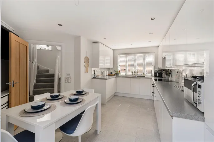 Property carousel image 3
