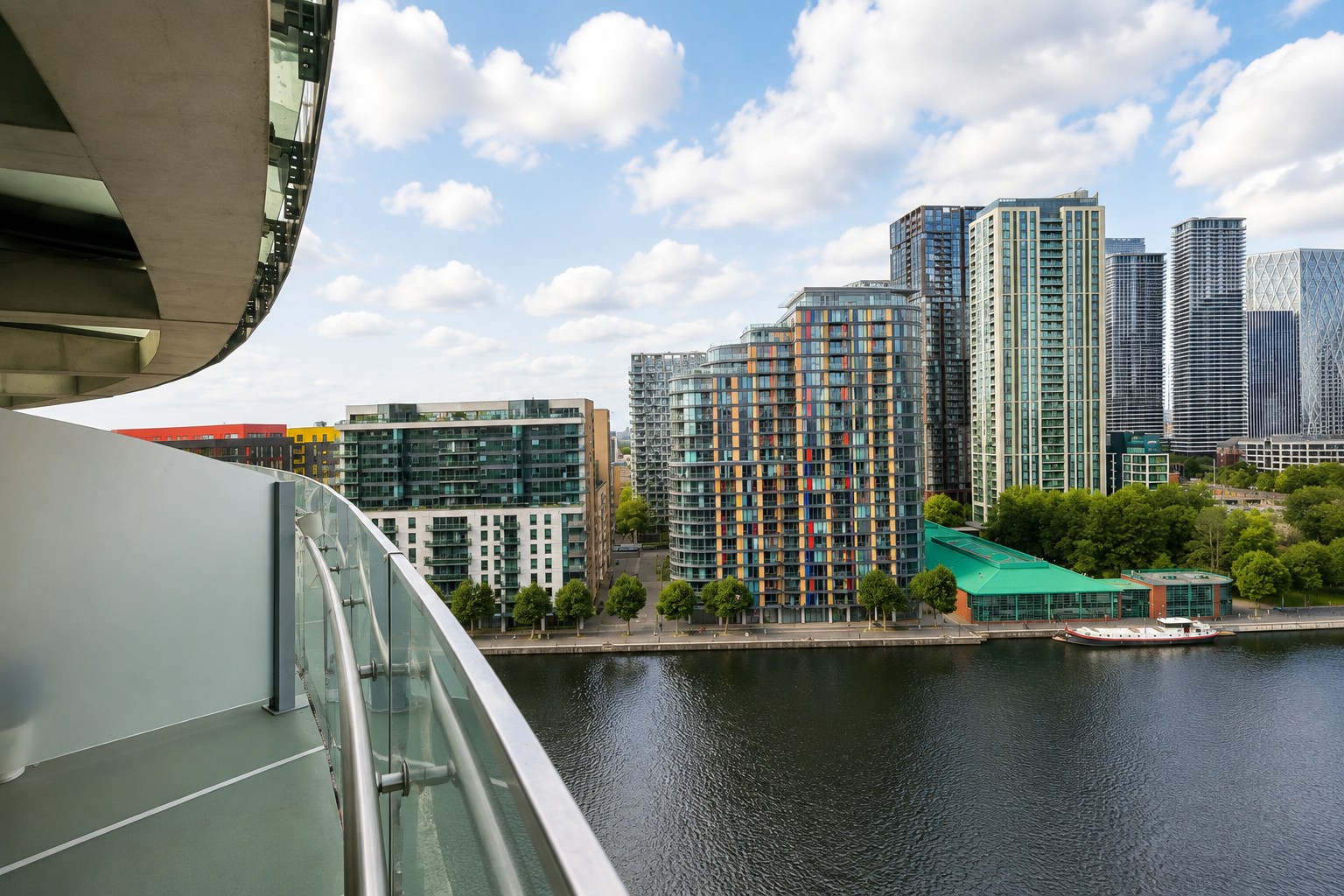 Stunning Two Bedroom Apartment with Balcony in Arena Tower, Canary Wharf Image 14