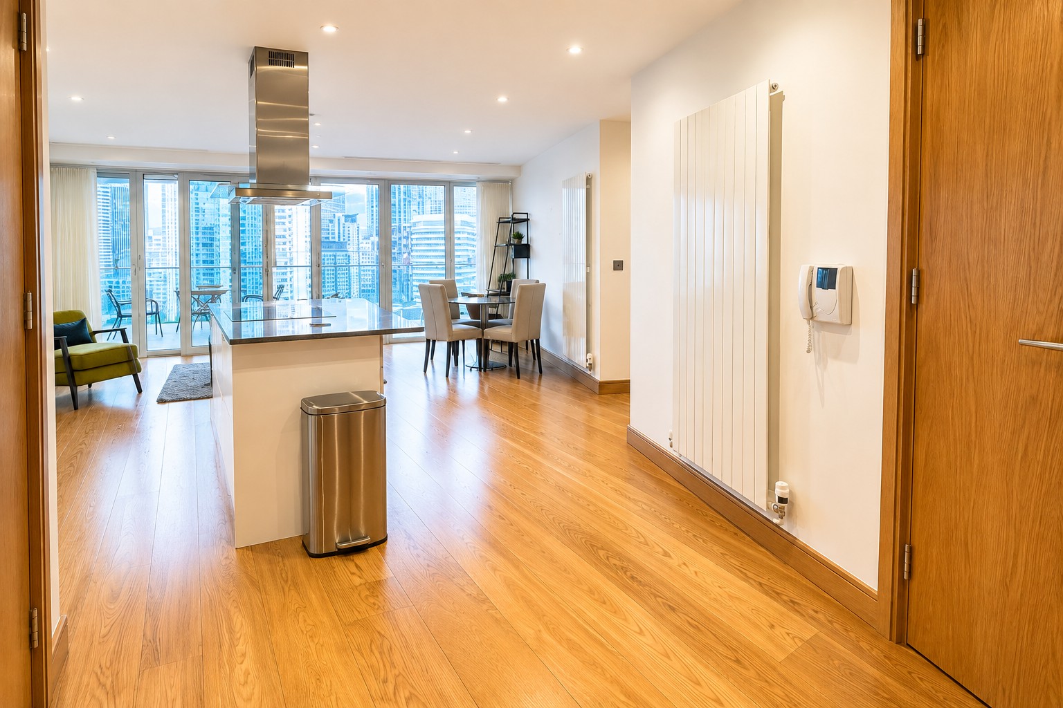 Stunning Two Bedroom Apartment with Balcony in Arena Tower, Canary Wharf Image 5