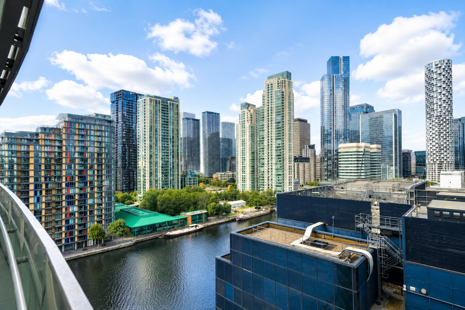 Stunning Two Bedroom Apartment with Balcony in Arena Tower, Canary Wharf Image 10
