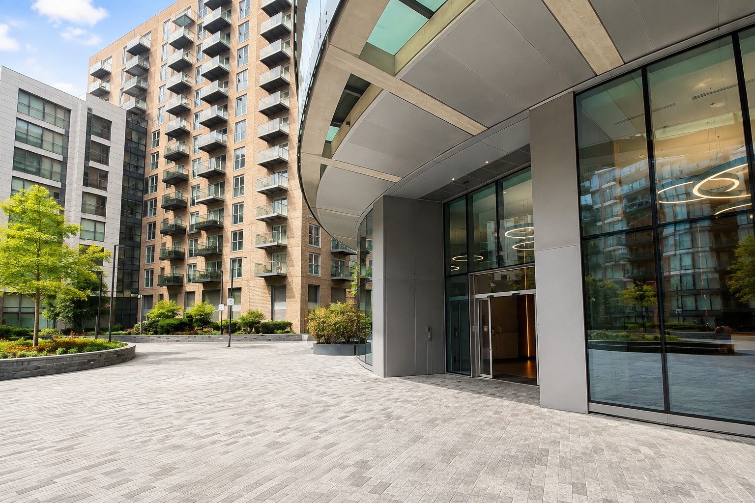 Stunning Two Bedroom Apartment with Balcony in Arena Tower, Canary Wharf Image 16
