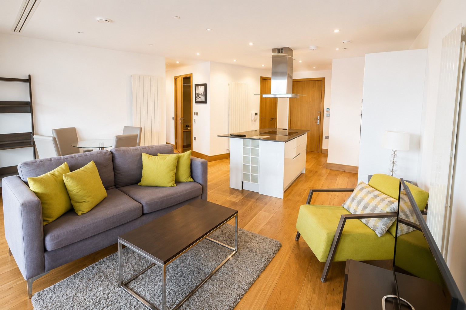 Stunning Two Bedroom Apartment with Balcony in Arena Tower, Canary Wharf Image 1