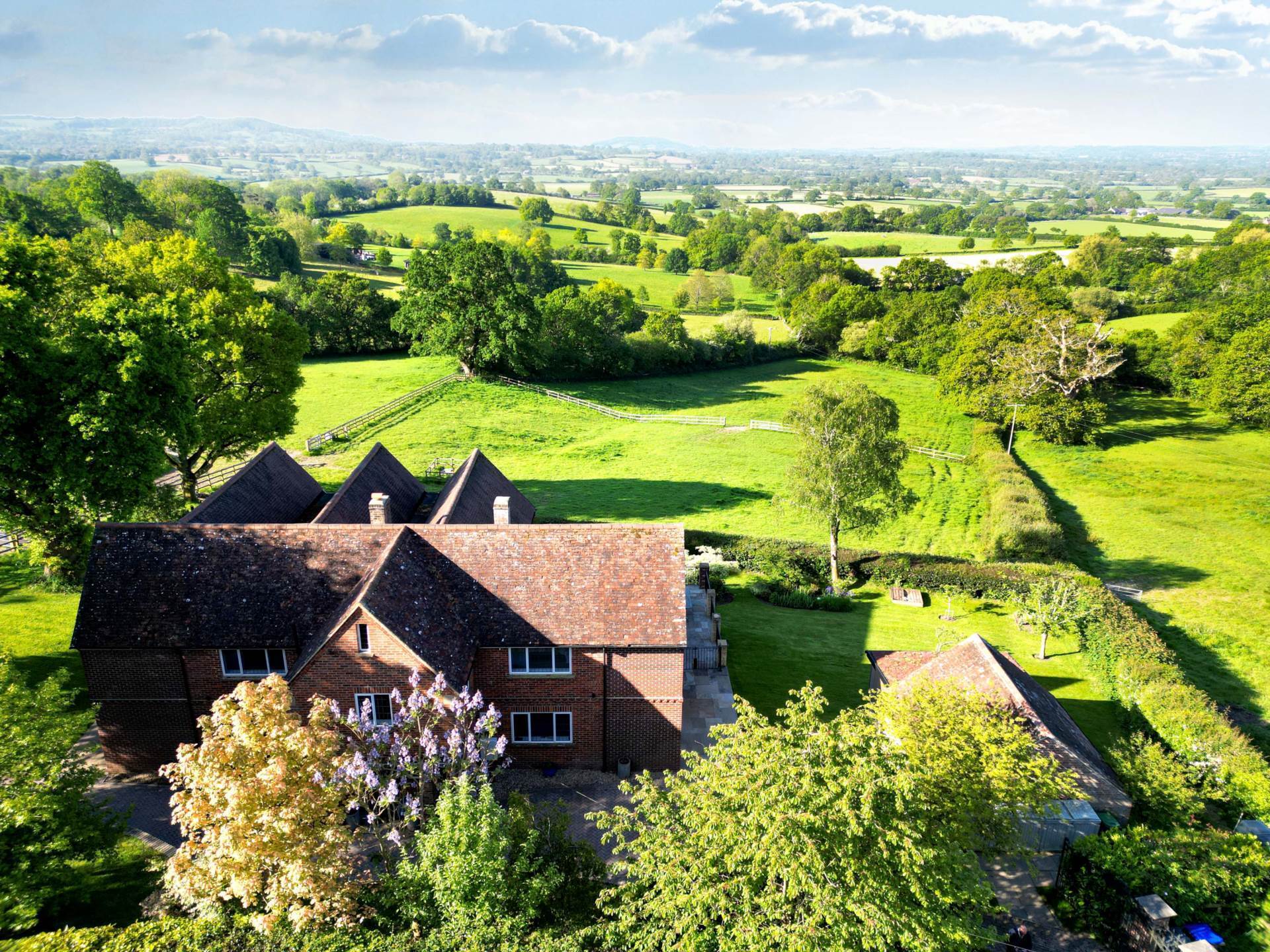 East Knoyle, Country House & Equestrian, 9 Acres. Image 1