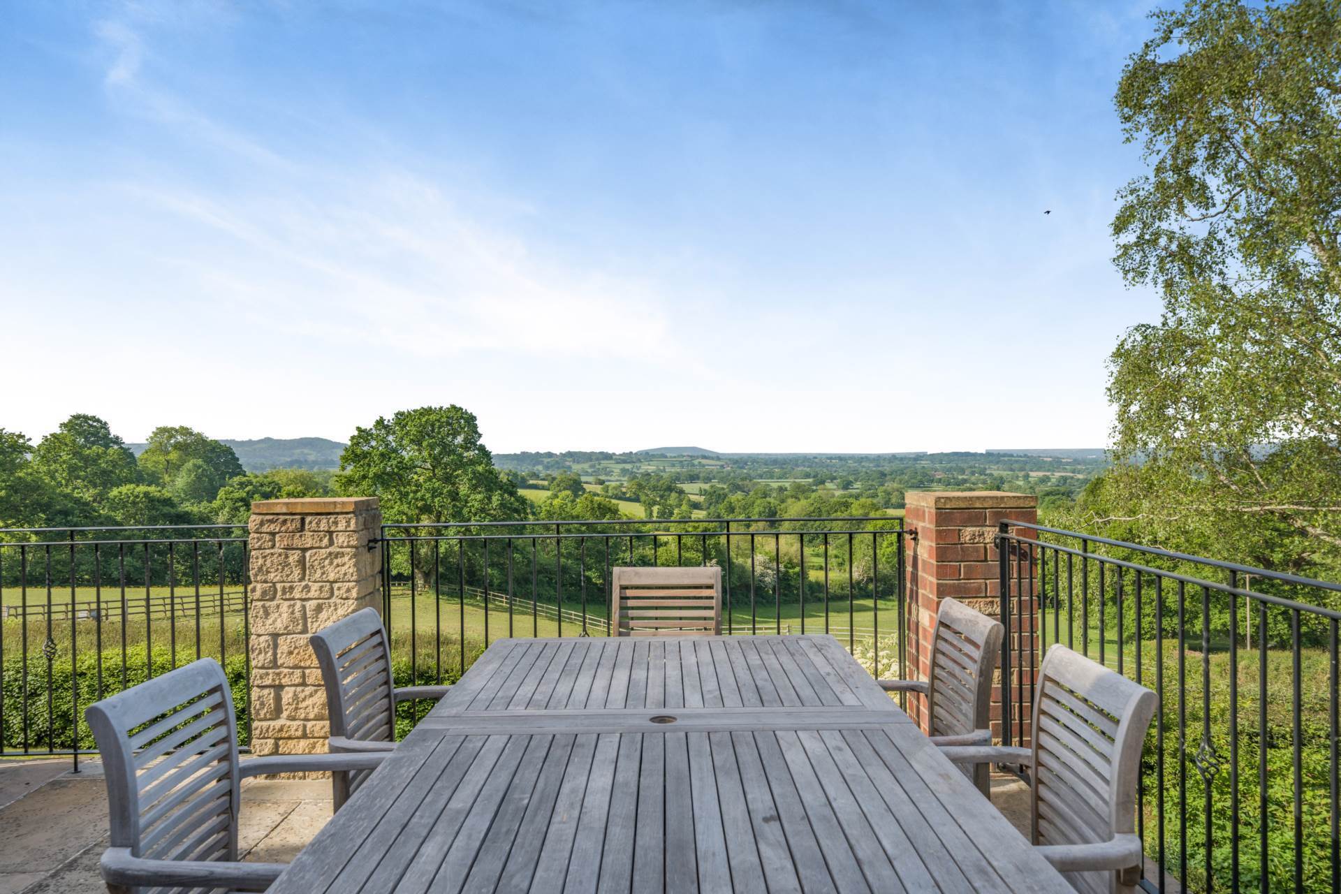 East Knoyle, Country House & Equestrian, 9 Acres. Image 32