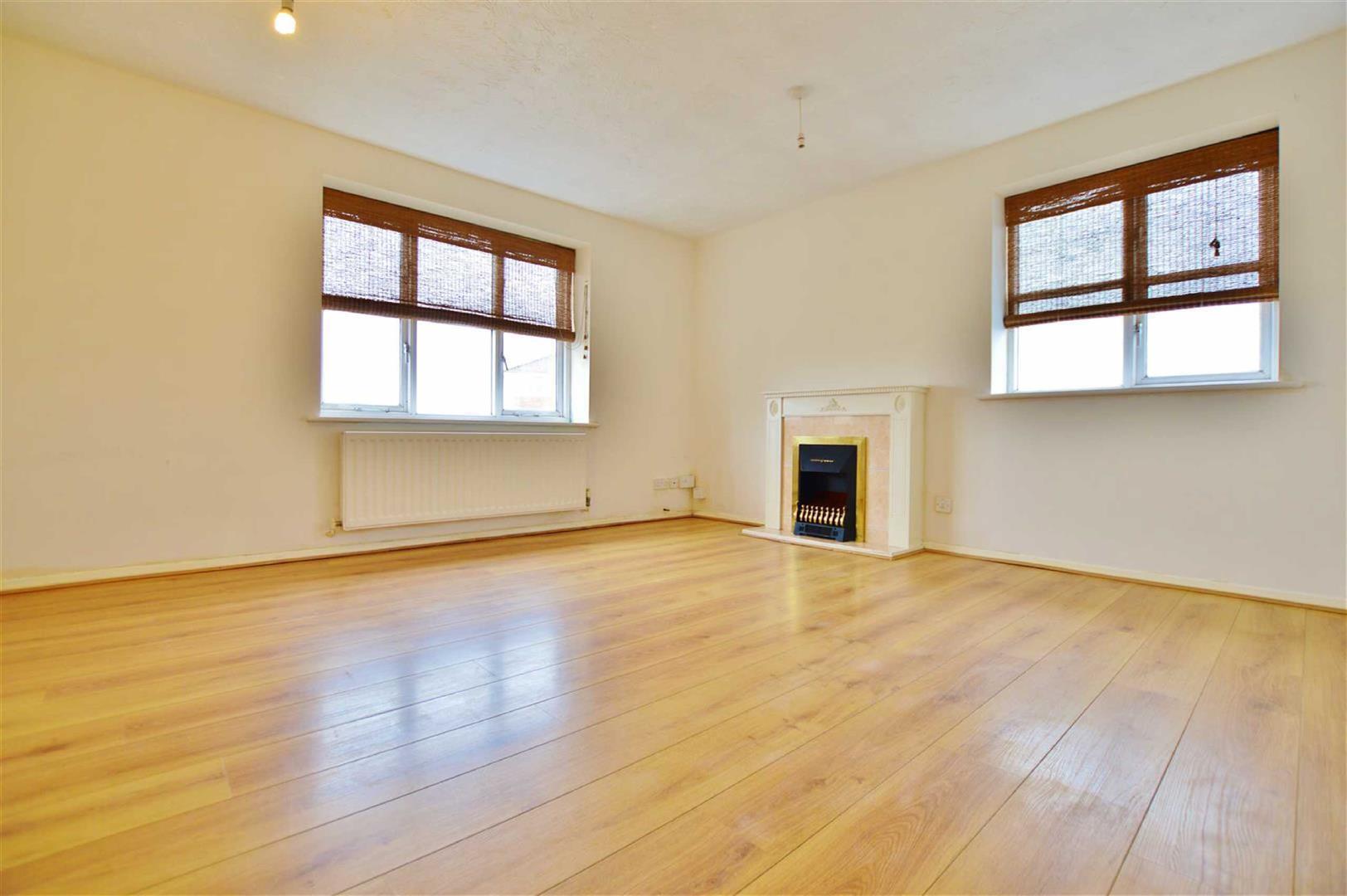 Cobham Close, Cippenham Image 2