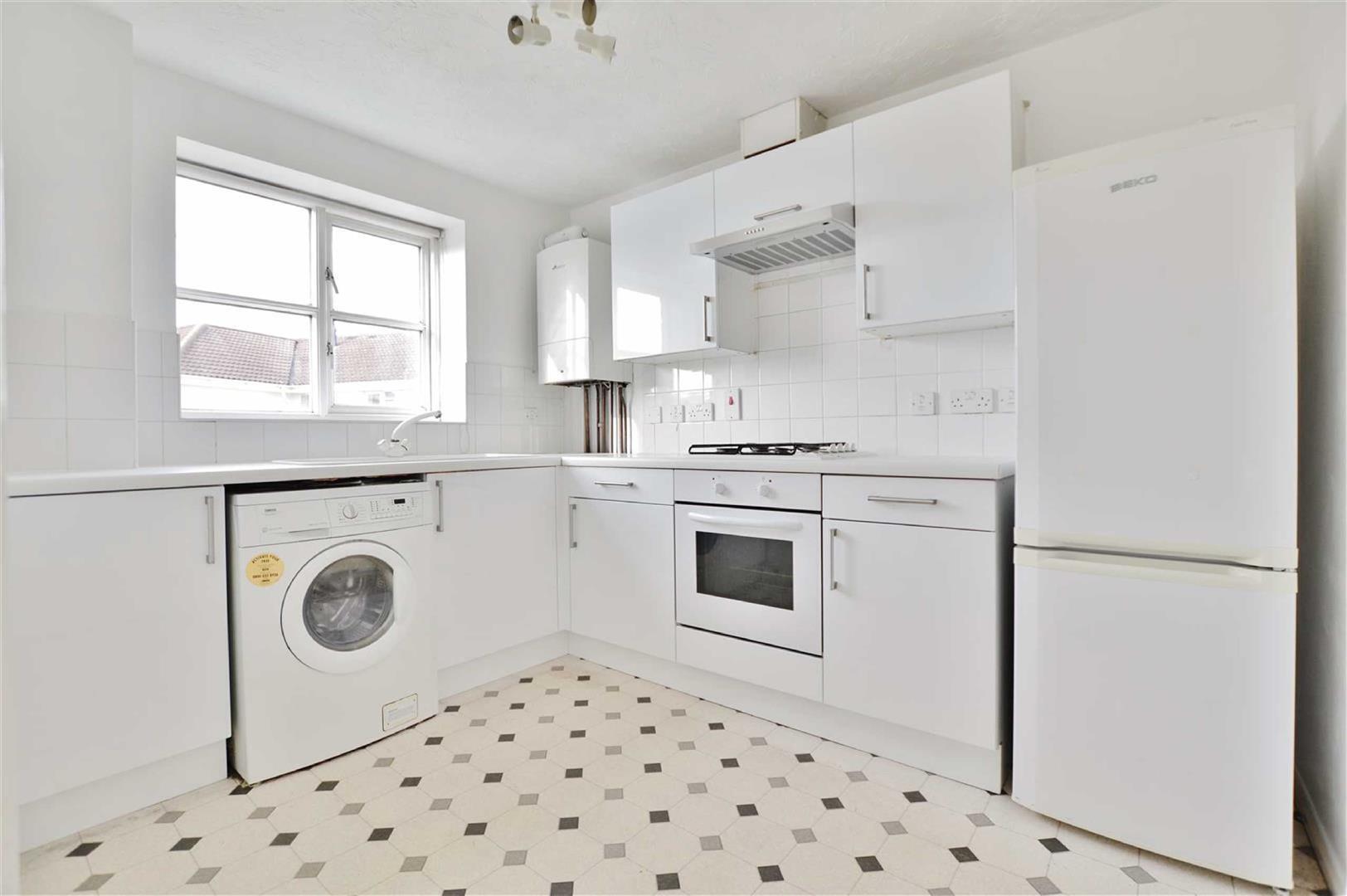 Cobham Close, Cippenham Image 3