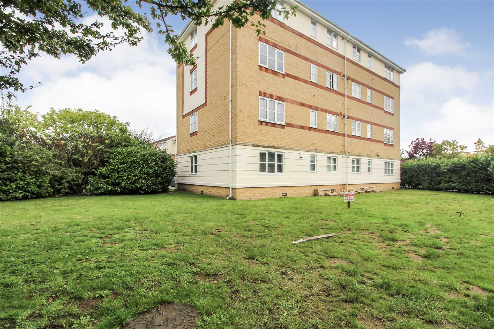 Cobham Close, Cippenham Image 7