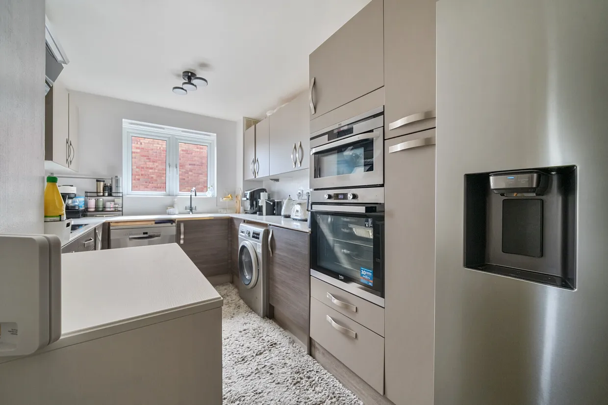 1 Turners Close, Whetstone, N20 photo 2