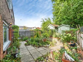 Retreat Gardens, Crowmarsh Gifford, Wallingford thumb 3