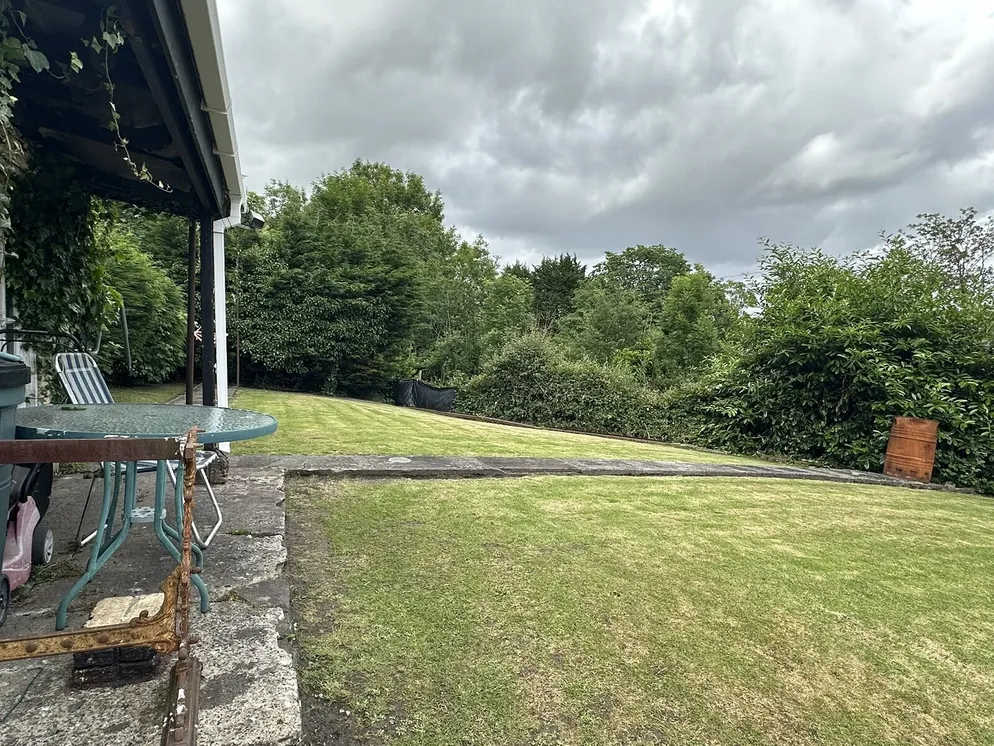 Property carousel item 18
