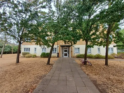 Elvedon Road, FELTHAMphoto