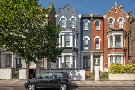 Sisters Avenue, London, SW11