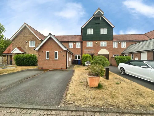 Park Lane, Burton Waters, LINCOLNphoto