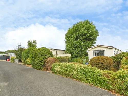 Manor Avenue, St. Johns Priory, Lechladephoto