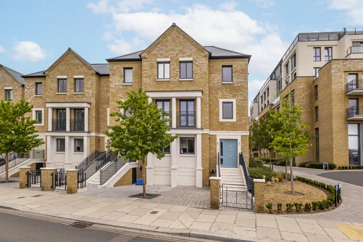 Broom Road, Teddington, TW11 photo 2