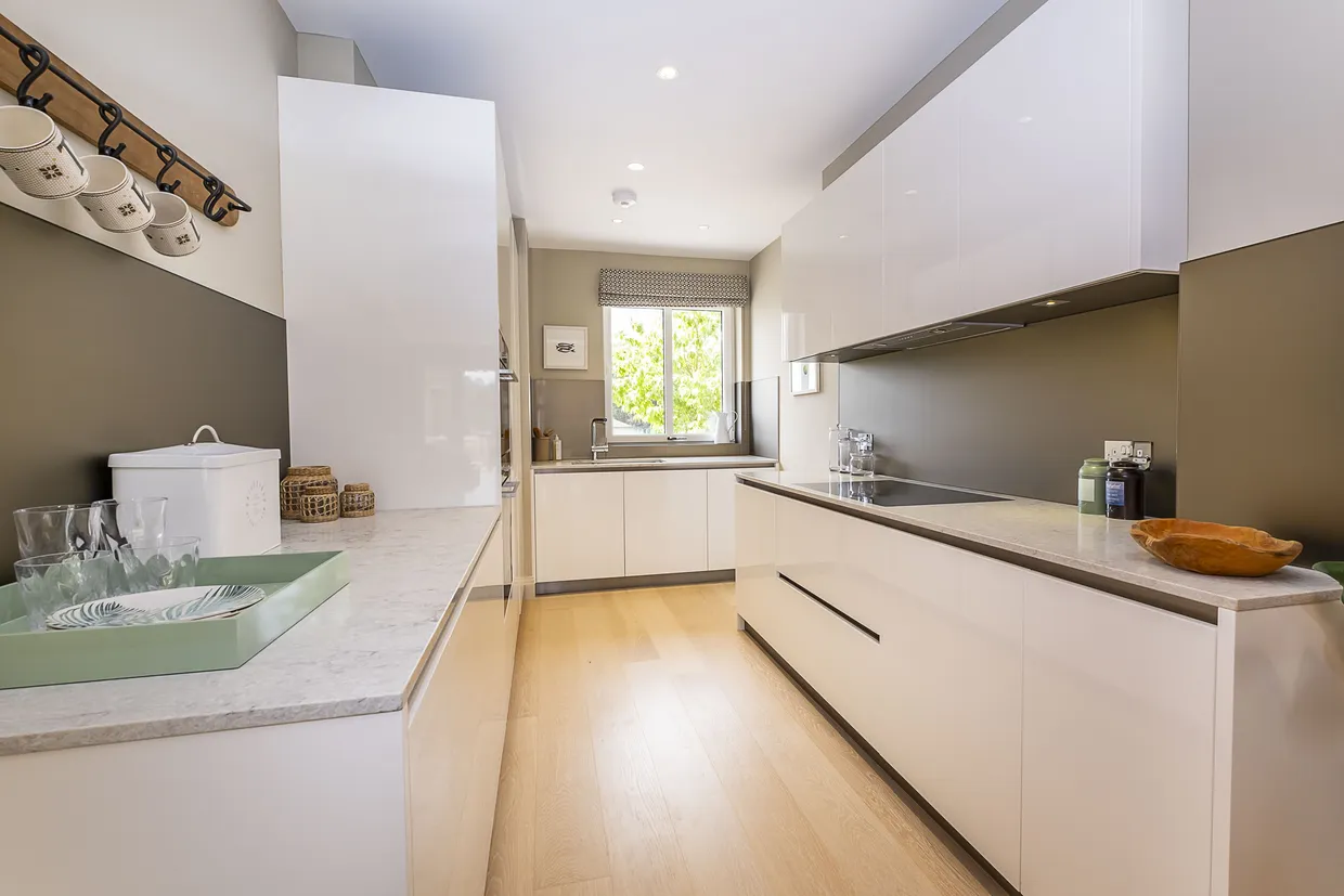 Broom Road, Teddington, TW11 photo 11