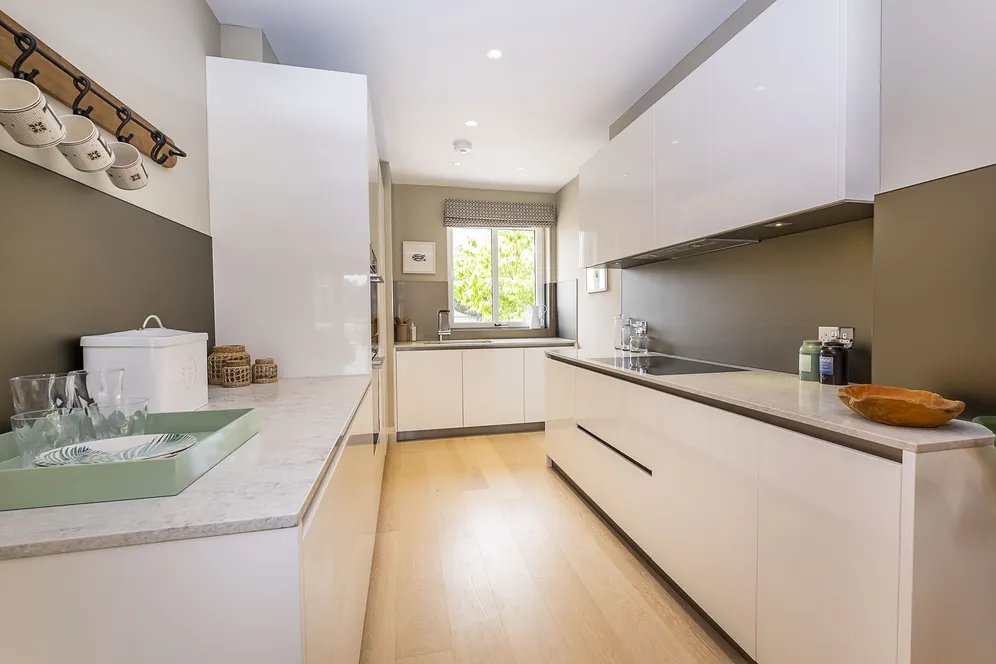 Broom Road, Teddington, TW11 photo 11