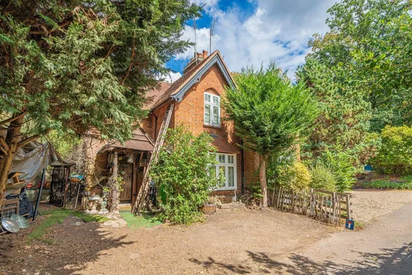 Brooklands Road, Weybridge, KT13 photo 1