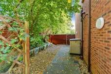 Hollybush Close, Chippenham