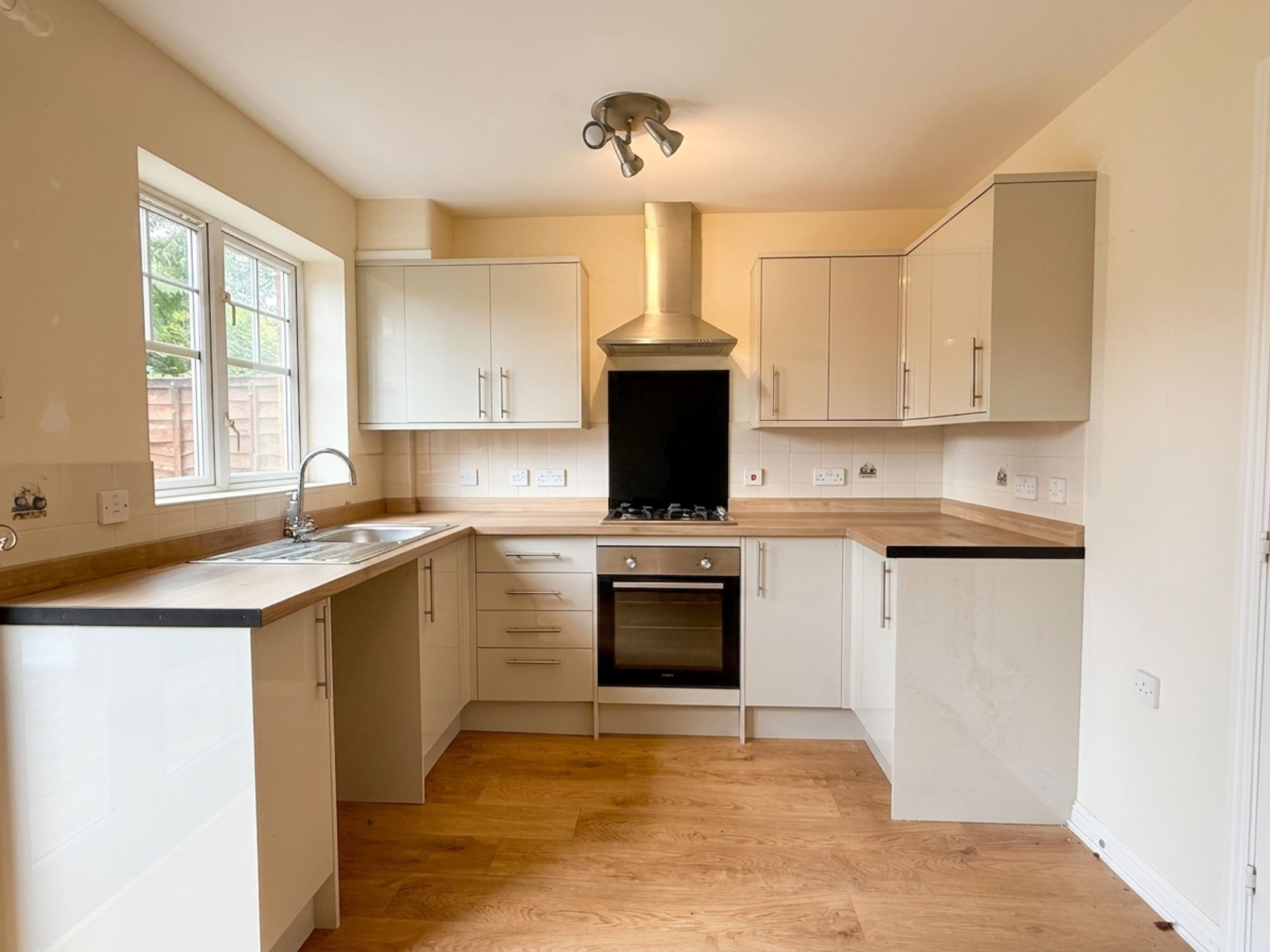 Eaton Crescent, Taunton Image 2