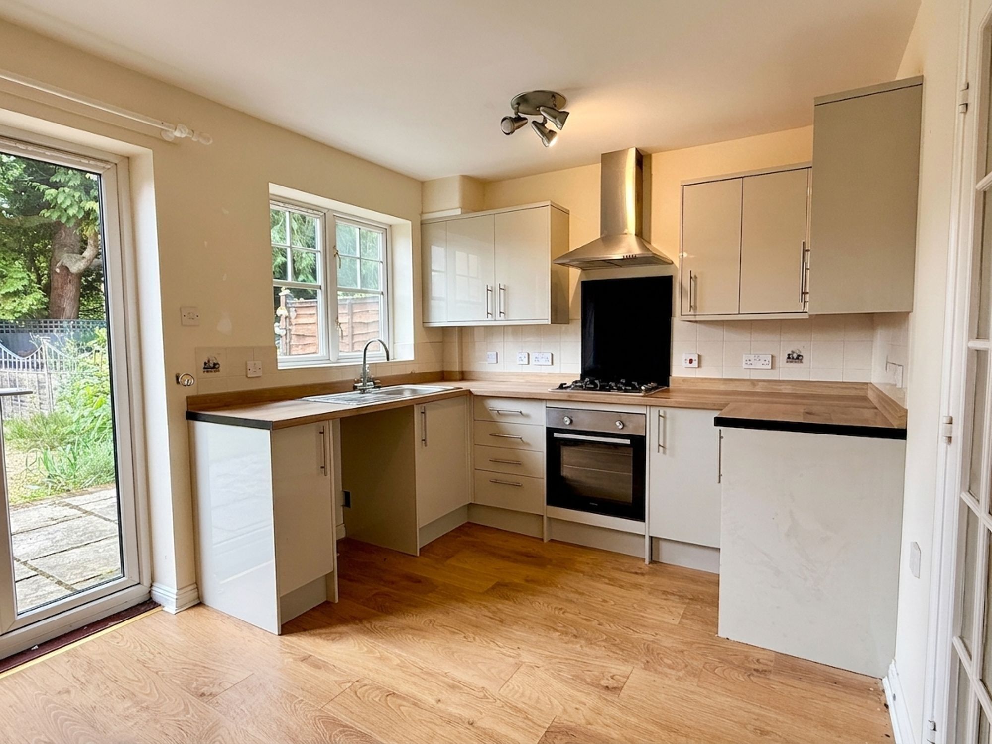 Eaton Crescent, Taunton Image 7