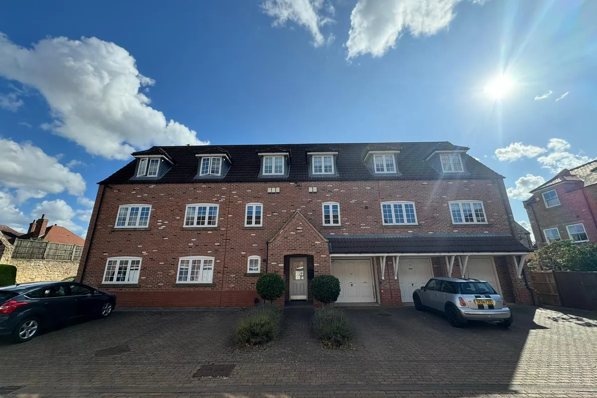 Falcon Court, Dinnington, SHEFFIELD