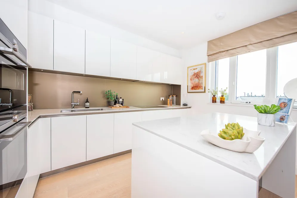 Broom Road, Teddington, TW11 photo 2