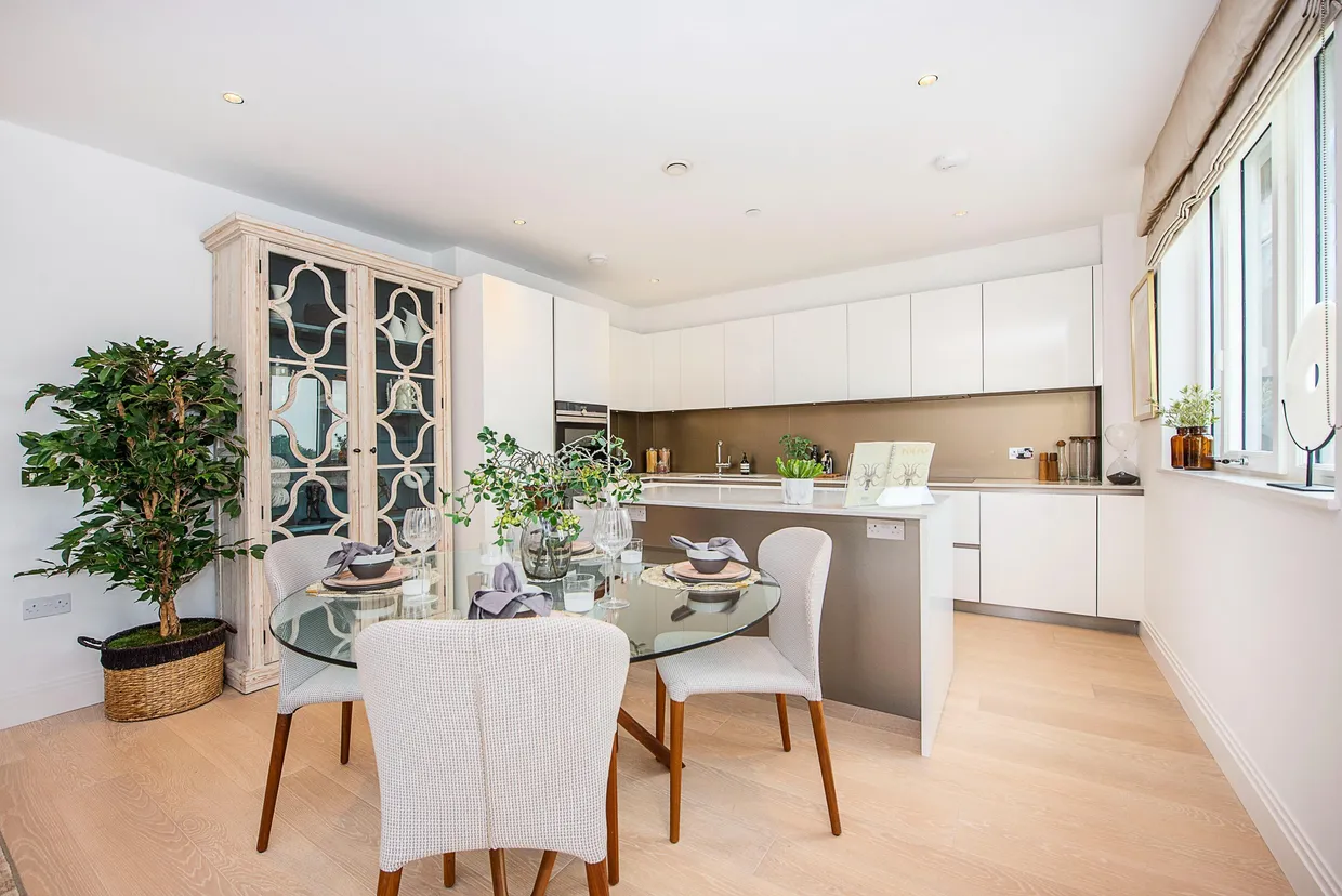 Broom Road, Teddington, TW11 photo 11