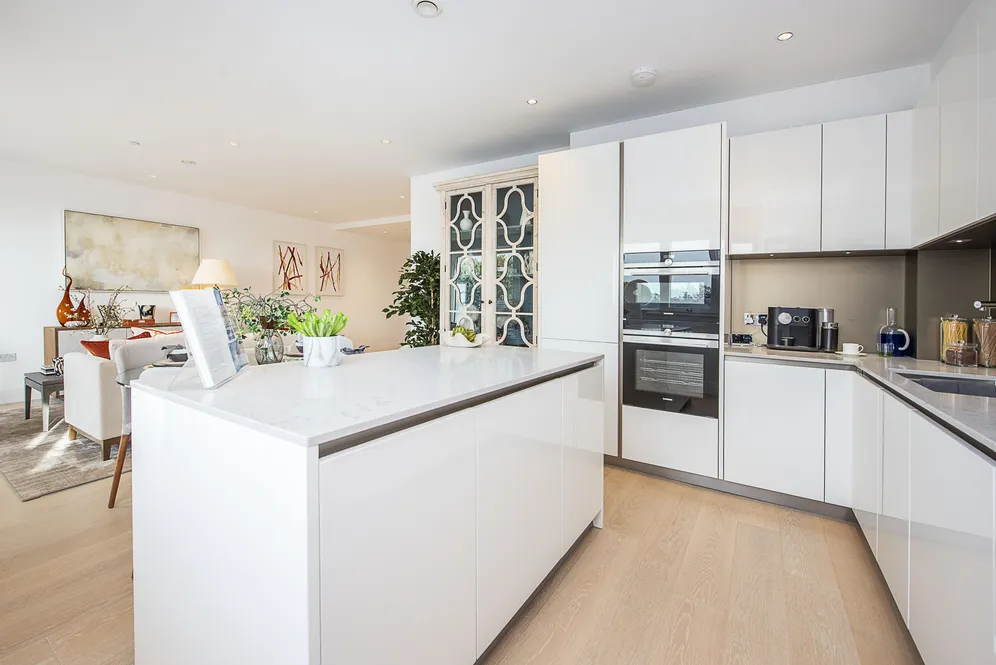 Broom Road, Teddington, TW11 photo 2