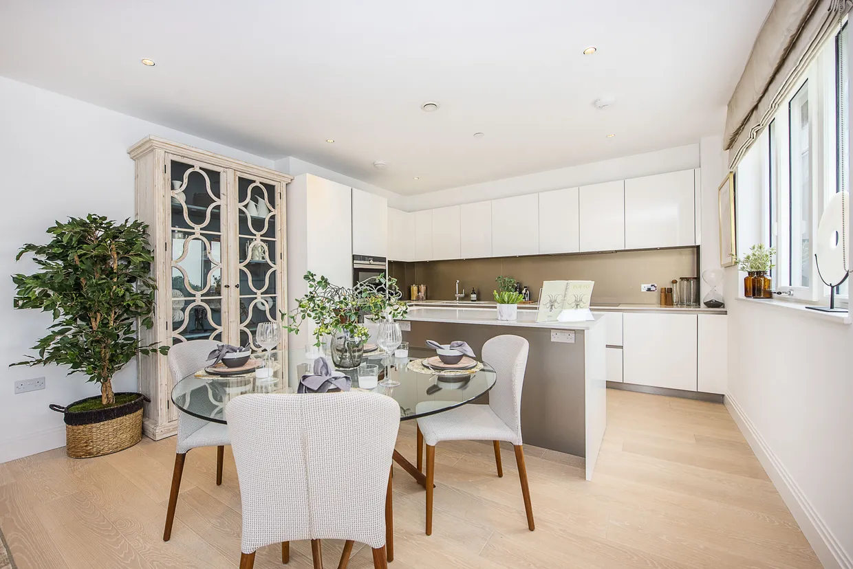 Broom Road, Teddington, TW11 photo 10
