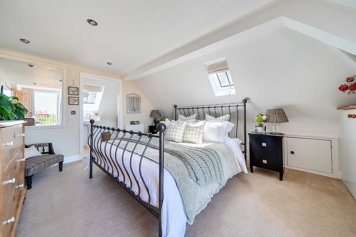 Upper Gatton, Reigate, RH2 photo 4