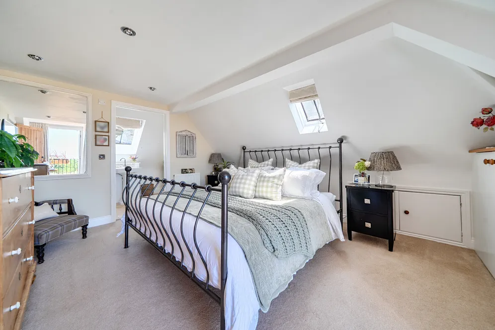 Upper Gatton, Reigate, RH2 photo 4