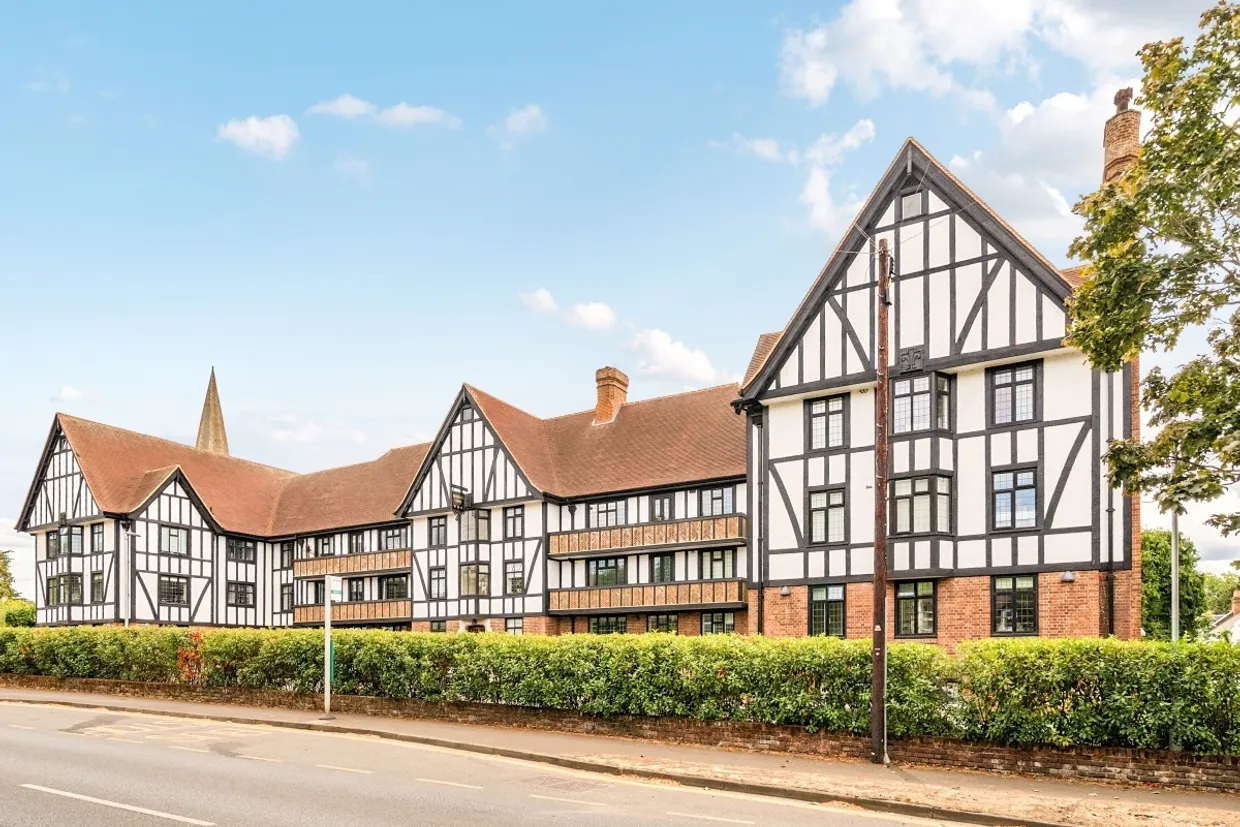Lammas Lane, Esher KT10 photo 1