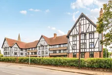 Lammas Lane, Esher KT10 photo 1