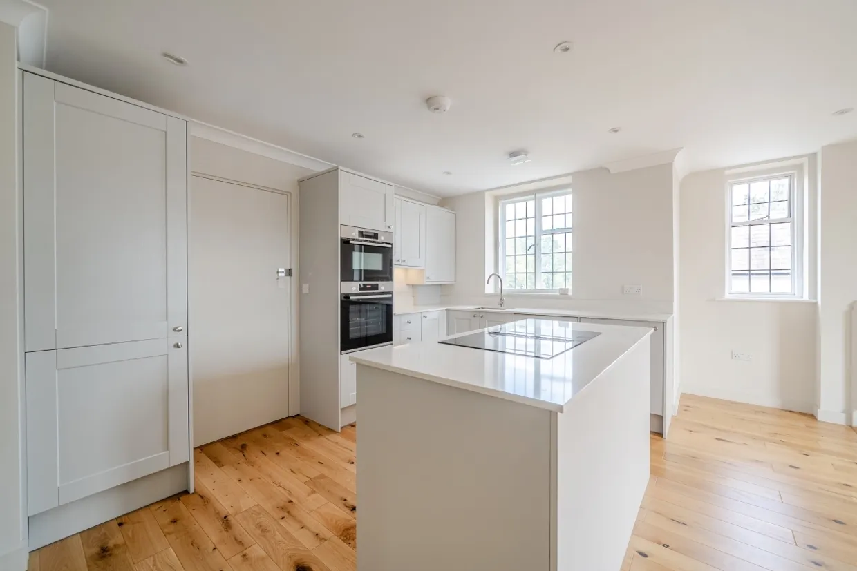 Lammas Lane, Esher KT10 photo 2