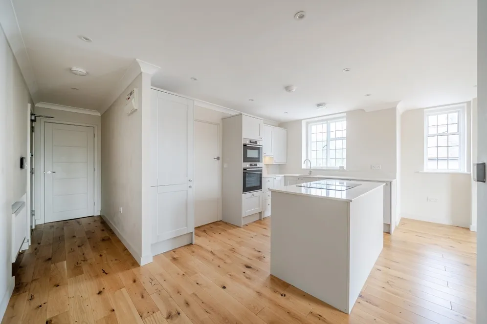 Lammas Lane, Esher KT10 photo 5