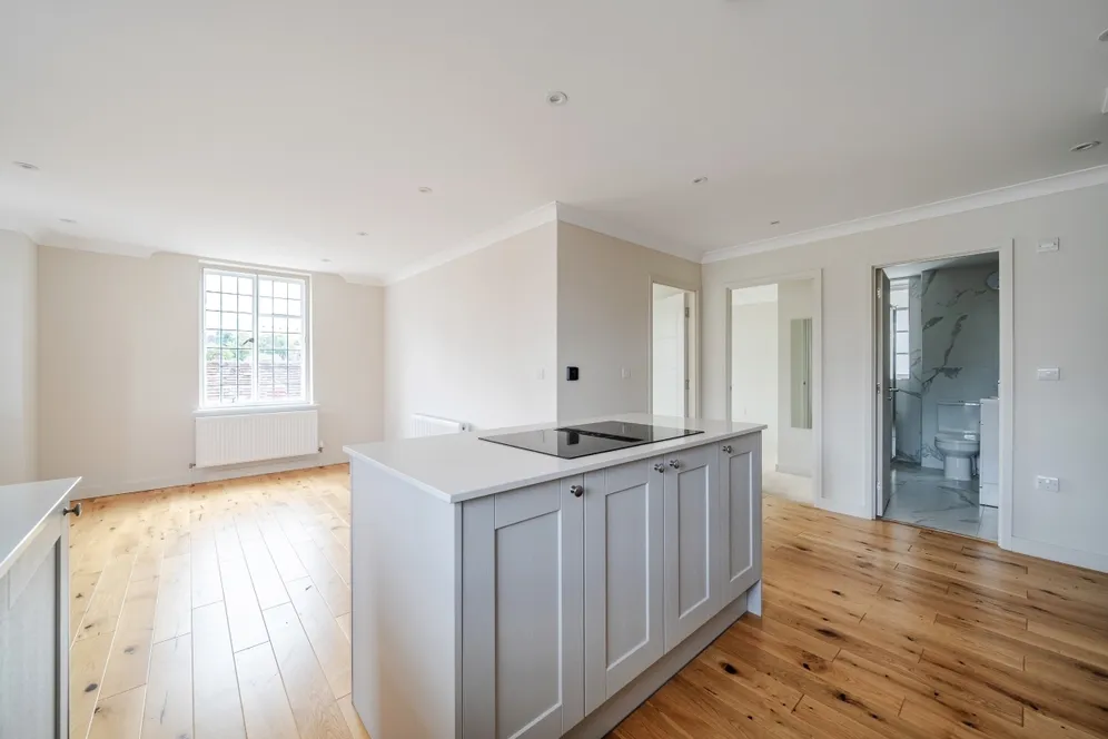 Lammas Lane, Esher KT10 photo 6