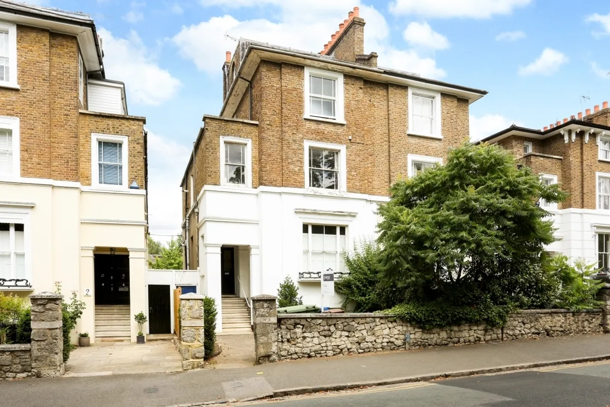 Claremont Road Windsor SL4 photo 8