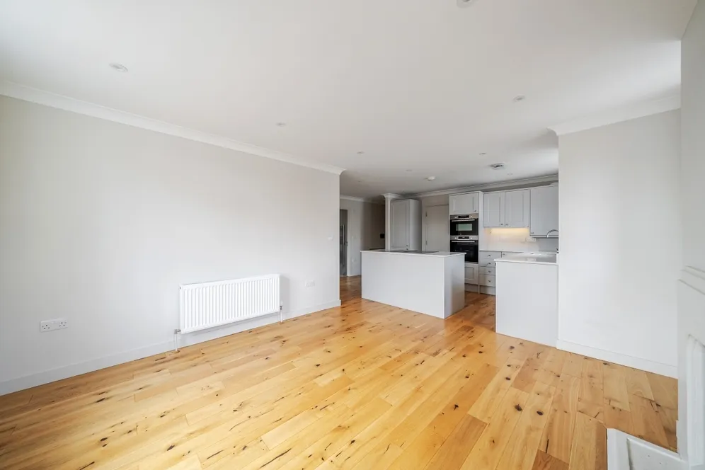 Lammas Lane, Esher KT10 photo 8