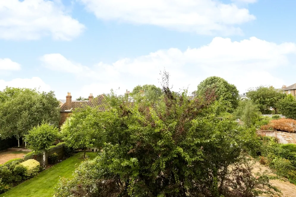 Claremont Road Windsor SL4 photo 9