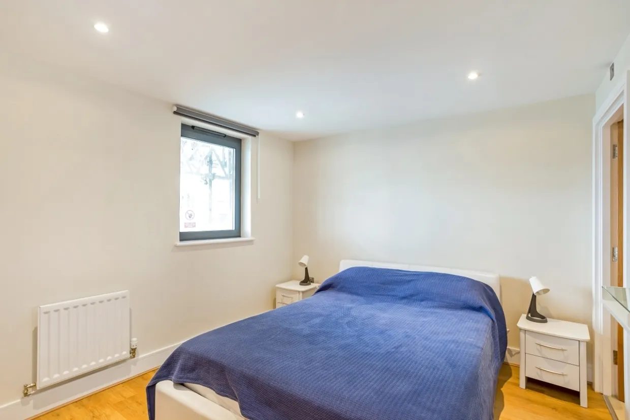 Chrisp Street, E14 photo 3