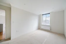 Lammas Lane, Esher KT10 photo 13